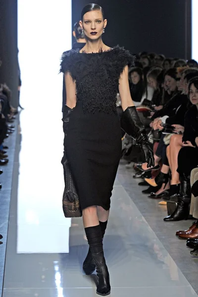 Look 10